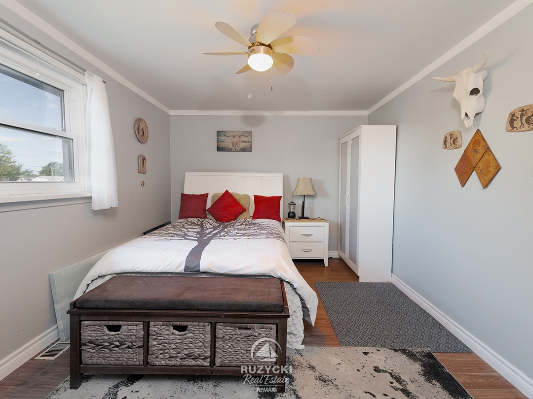 137-wellington-street-port-colborne_02 bright bedroom with double bed