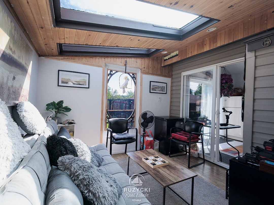137-wellington-street-port-colborne_30 sunroom with 3 skylights