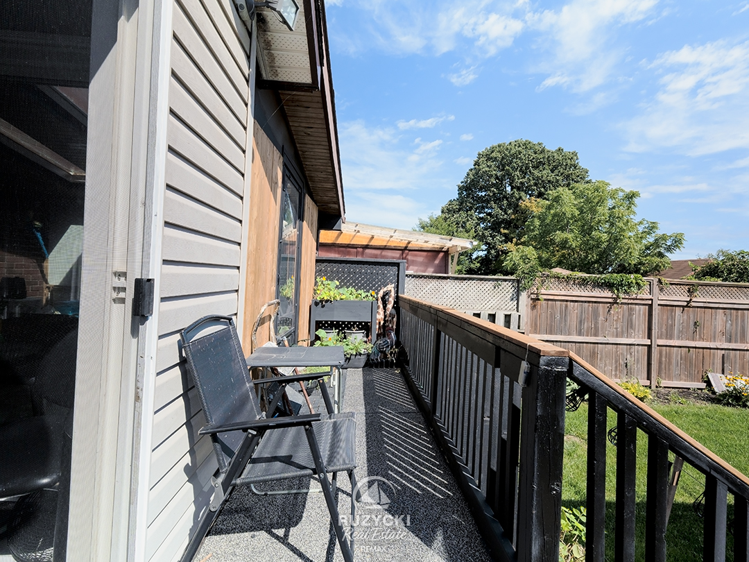 137-wellington-street-port-colborne_33 rear deck