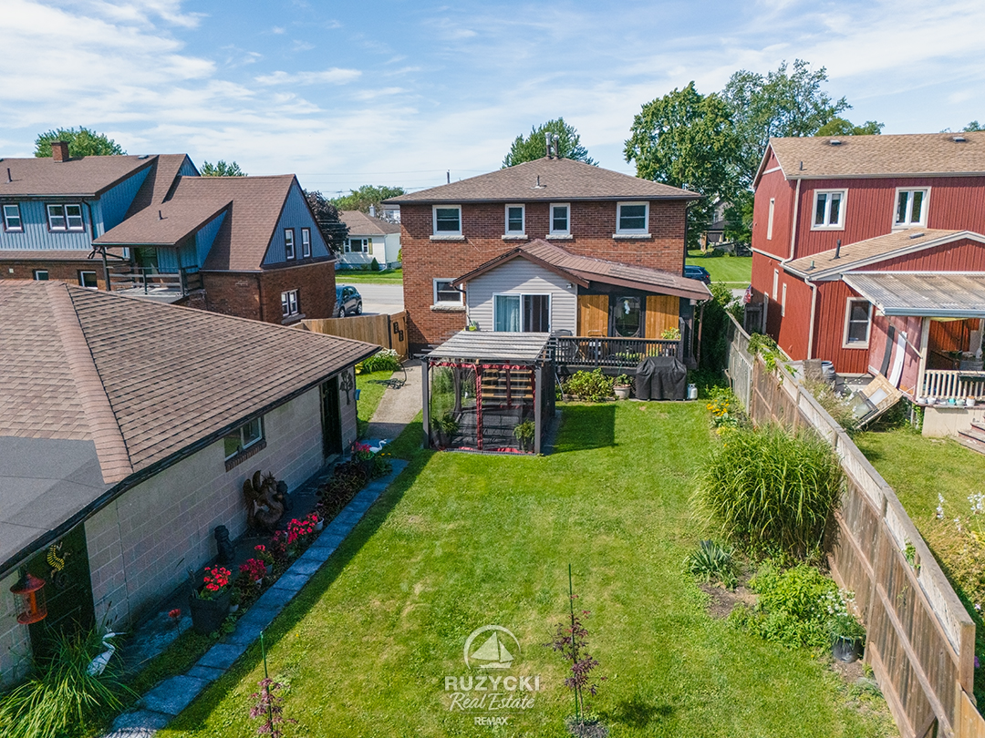 137-wellington-street-port-colborne_42 aerial view of fully fenced backyard