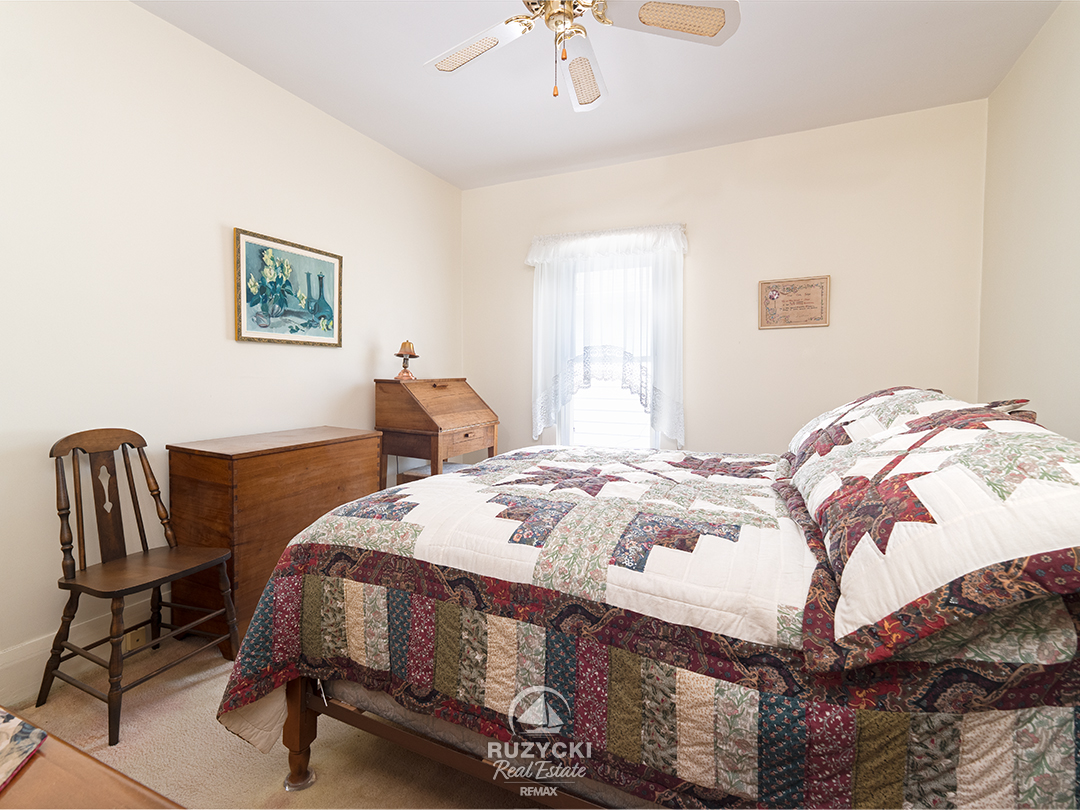 241-alexandra-st-port-colborne_18 bedroom of 241 alexandra st port colborne