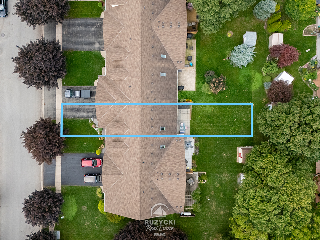 319-elgin-street-port-colborne_01 overhead view of property with approximate lot outlines