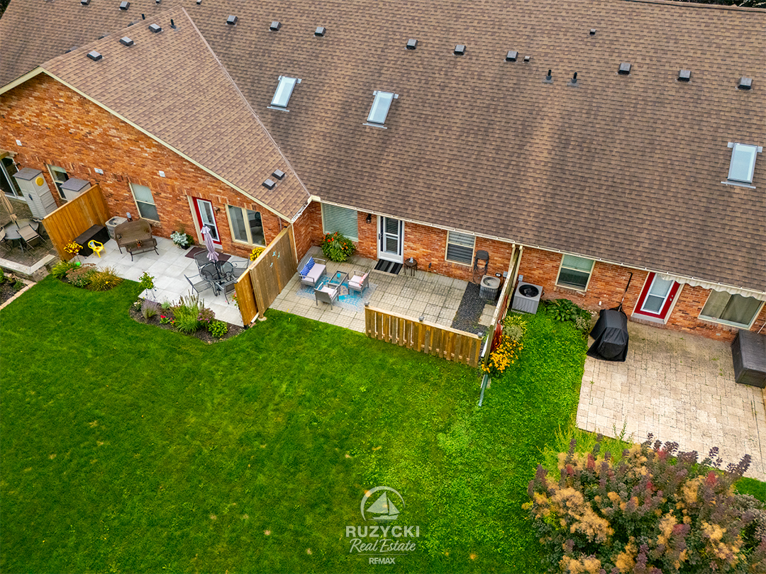 319-elgin-street-port-colborne_02 aerial view of backyard with small patio