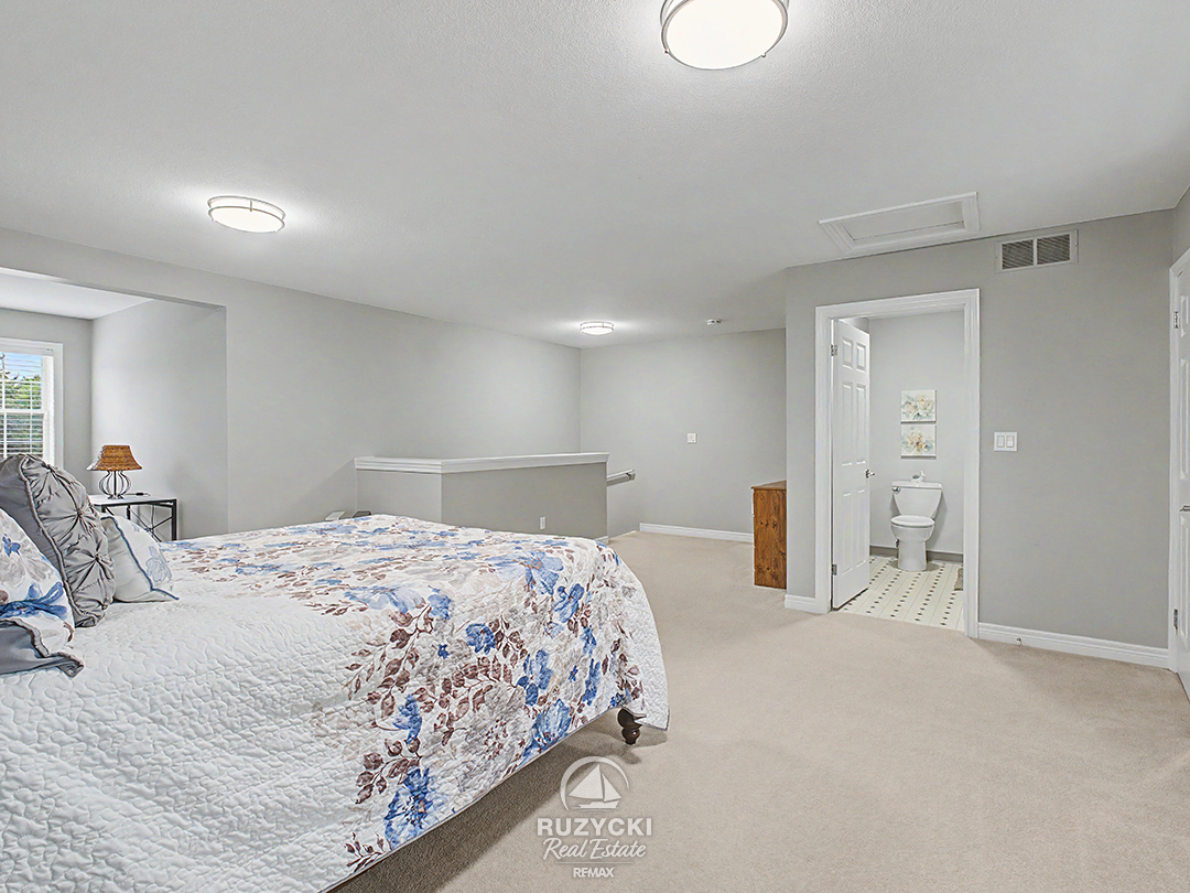 319-elgin-street-port-colborne_59 loft primary bedroom with 3 piece ensuite