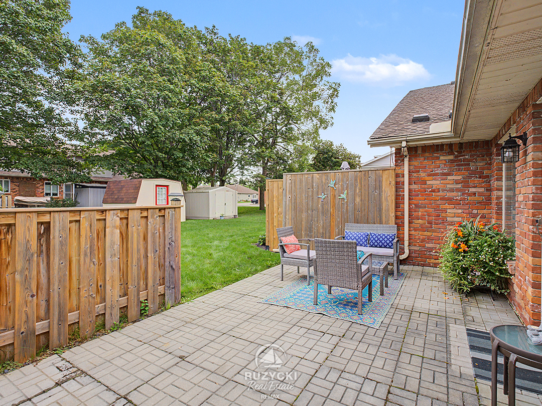 319-elgin-street-port-colborne_67 rear patio with gray wicker furniture