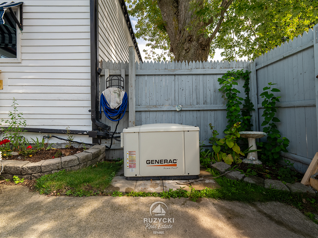 632-king-street-port-colborne_08 generac generator