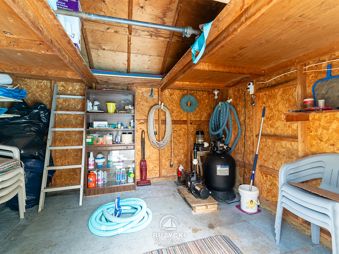 632-king-street-port-colborne_14 interior of backyard shed