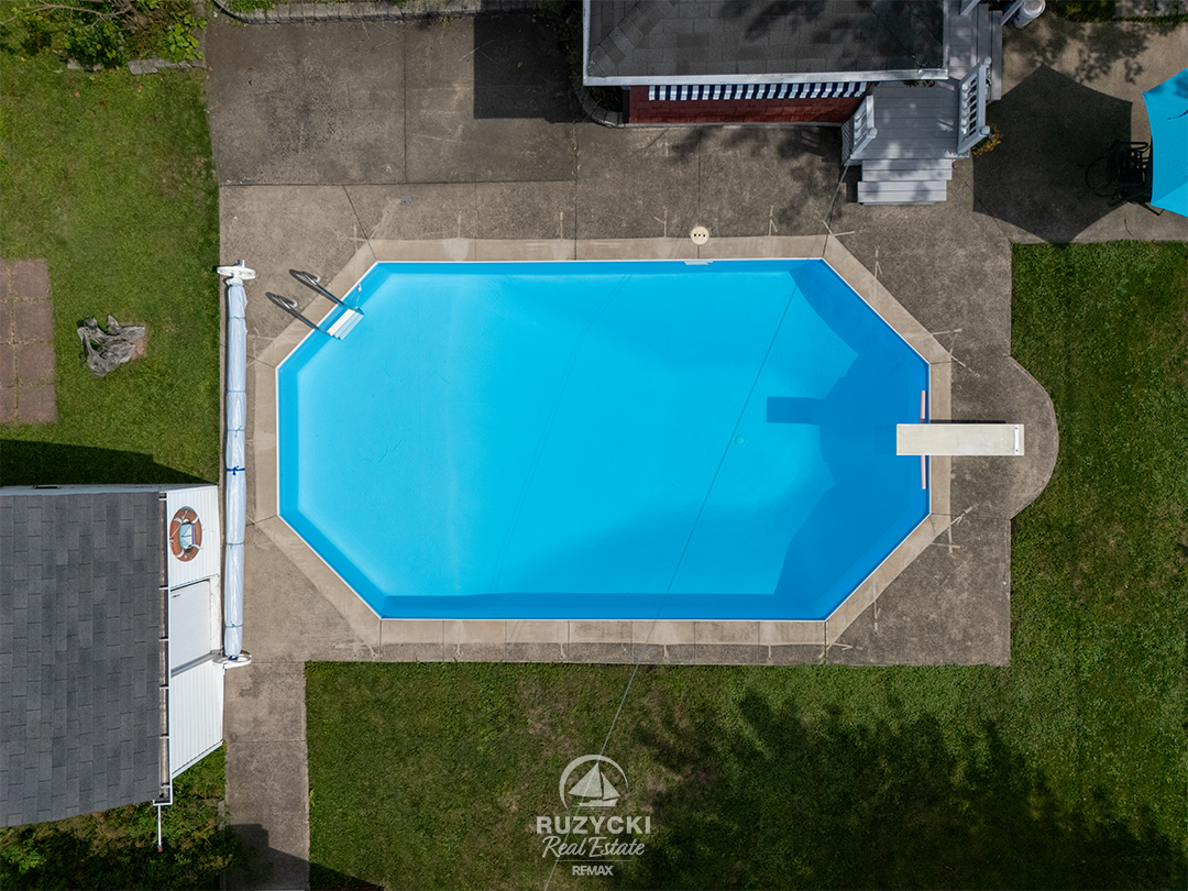 632-king-street-port-colborne_19 overhead view of inground pool