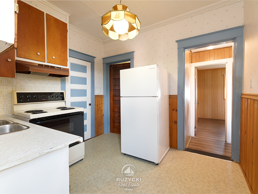 632-king-street-port-colborne_44 kitchen of apartment unit