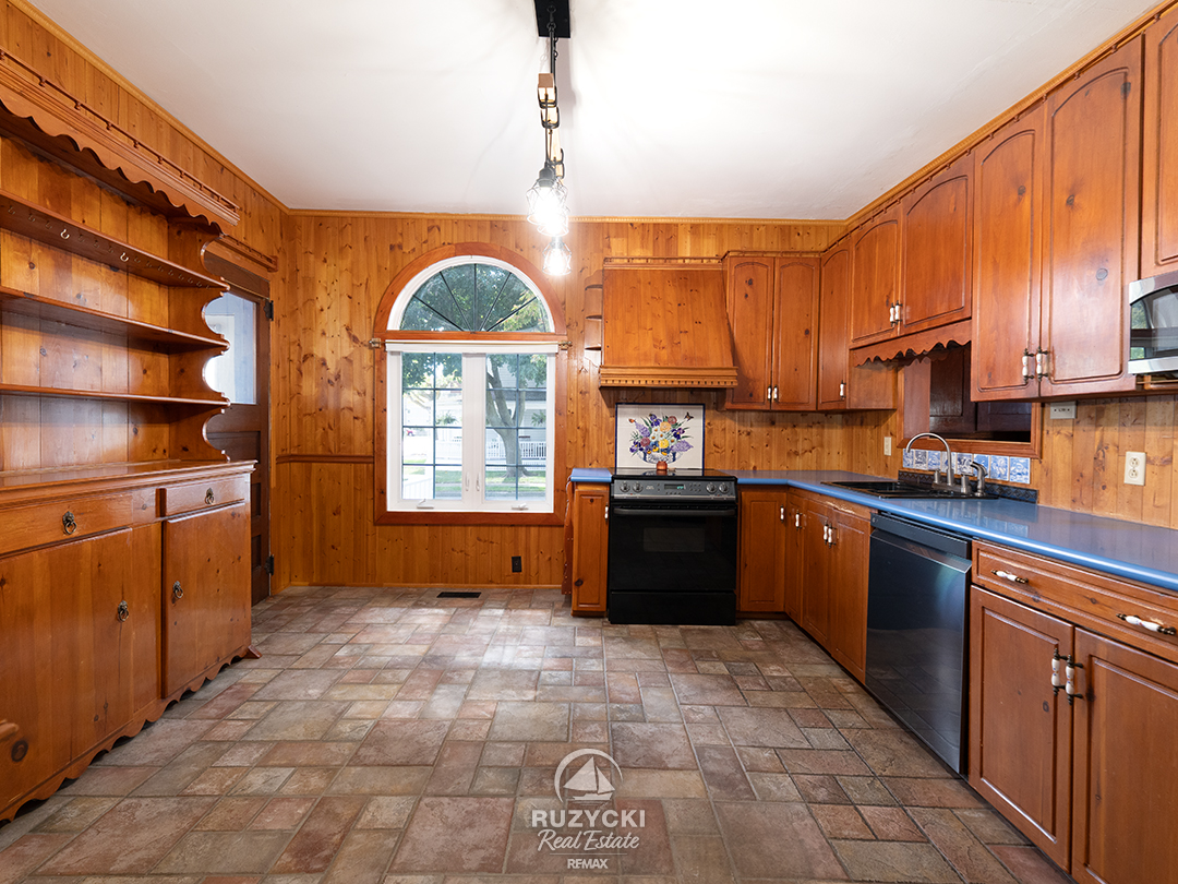 632-king-street-port-colborne_50 wood panelled kitchen with rustic tile floor