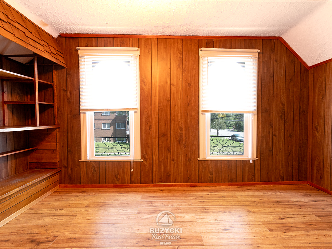 632-king-street-port-colborne_53 wood panelled bedroom with built in shelving