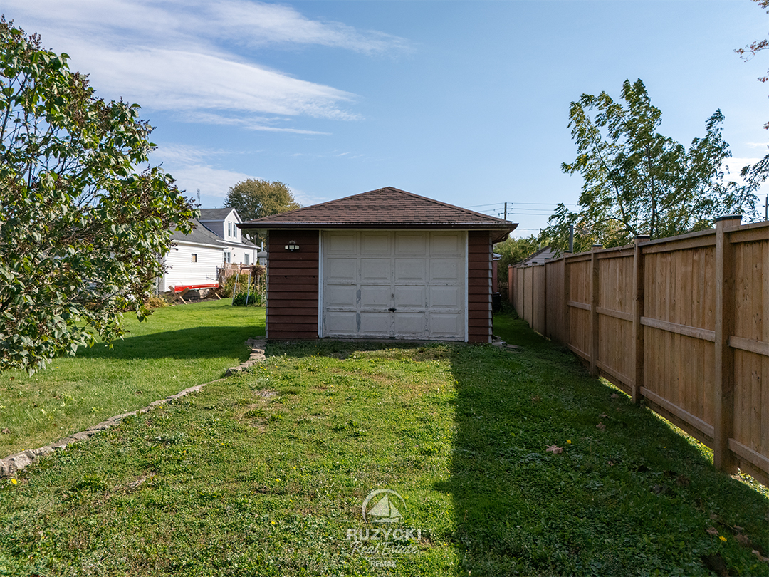 109-hampton-avenue-port-colborne_14 garage/shed in backyard