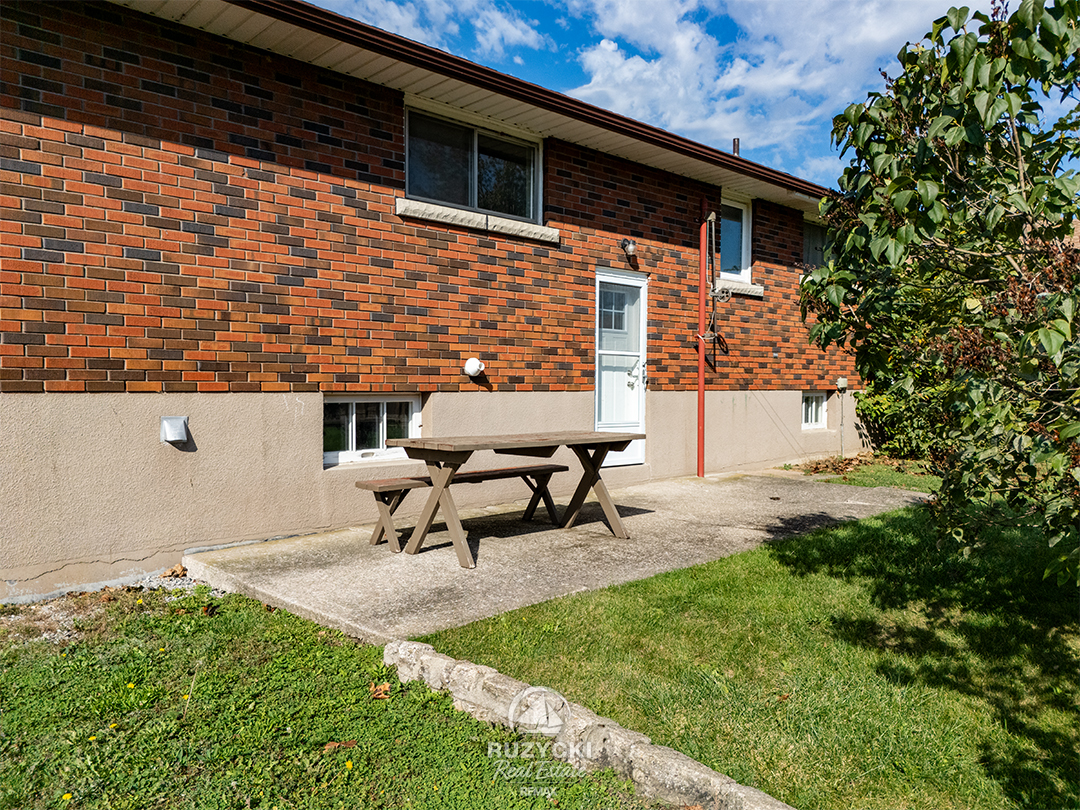 109-hampton-avenue-port-colborne_15 rear exterior