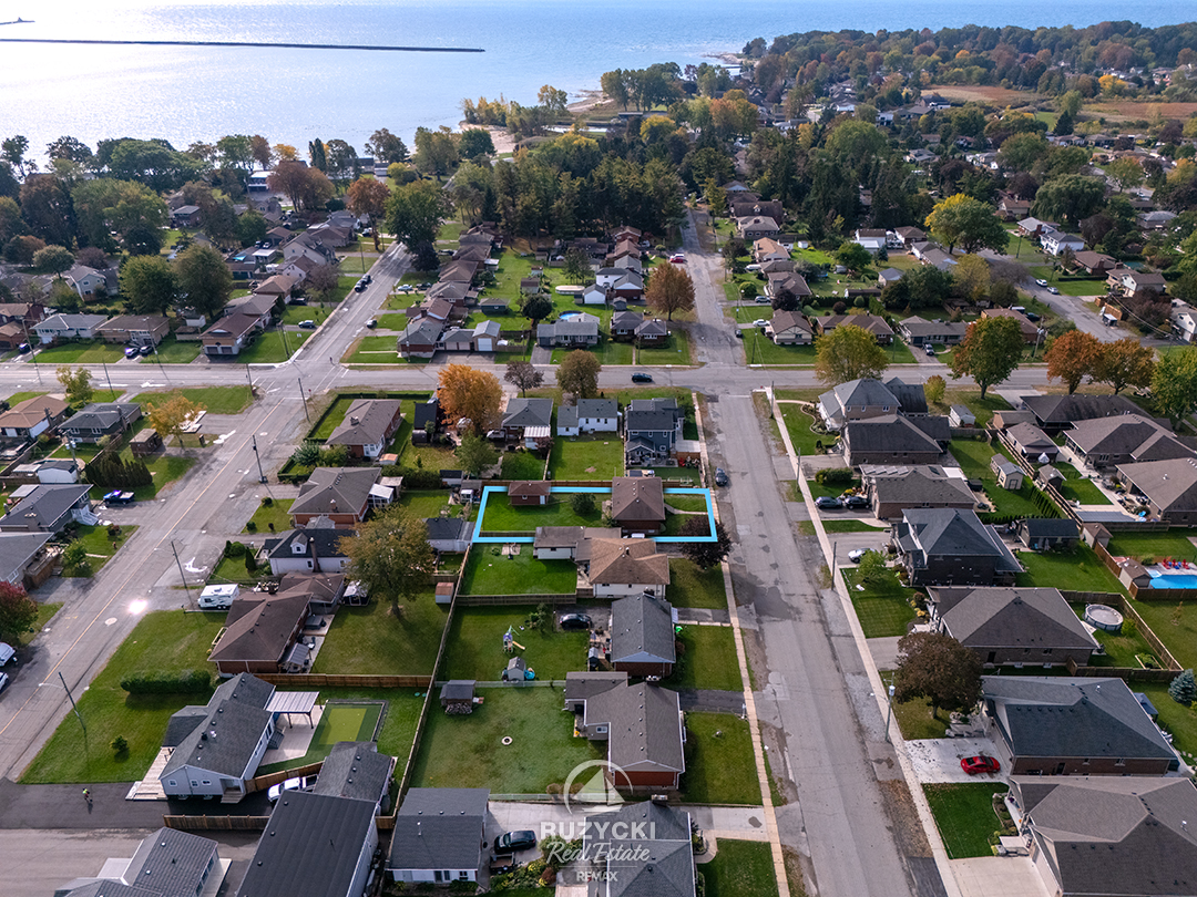 109-hampton-avenue-port-colborne_18 aerial view highlighting property