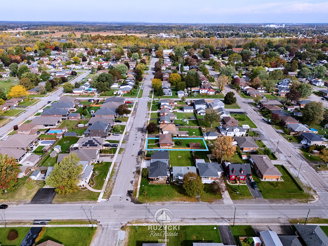109-hampton-avenue-port-colborne_19 aerial view highlighting property