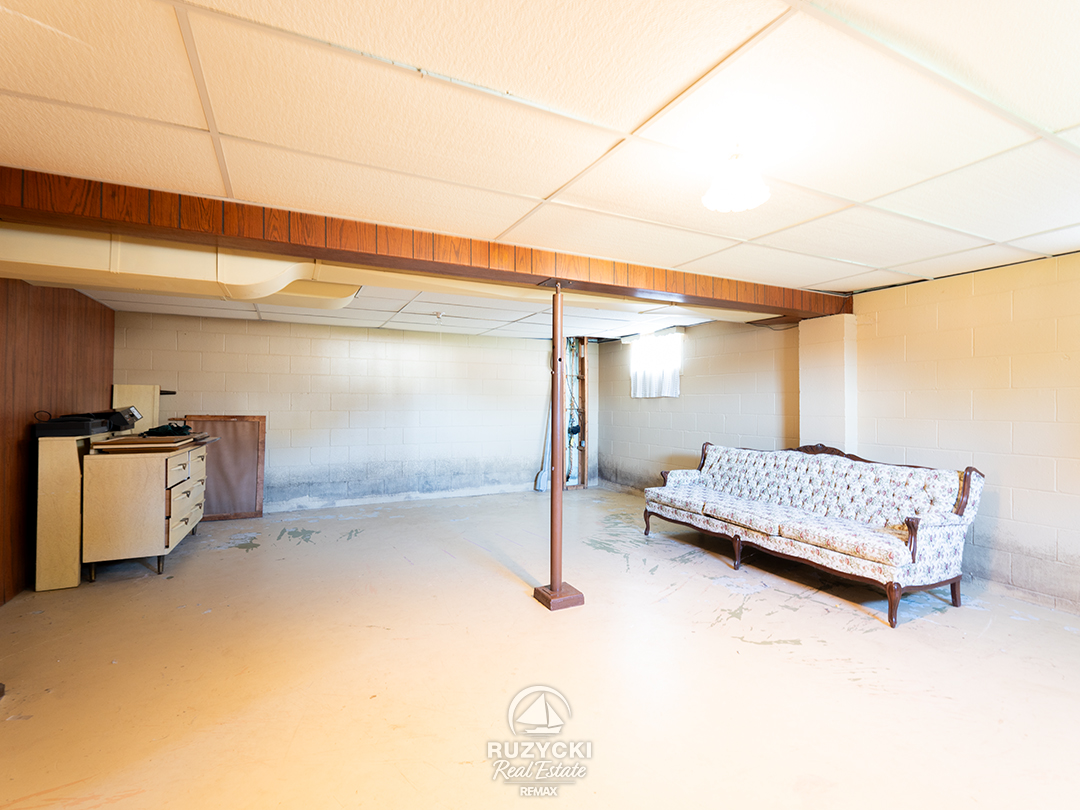 109-hampton-avenue-port-colborne_21 basement rec room