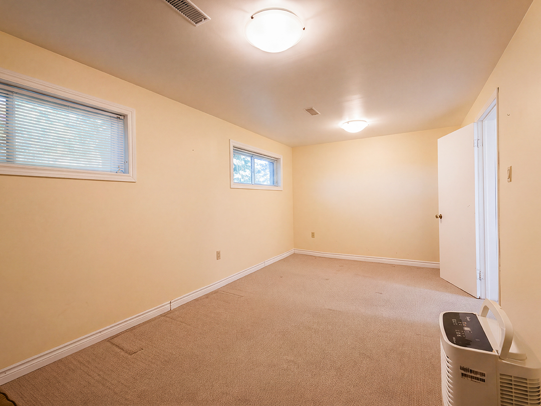 29-runnymede-road-port-colborne_13 basement rec room