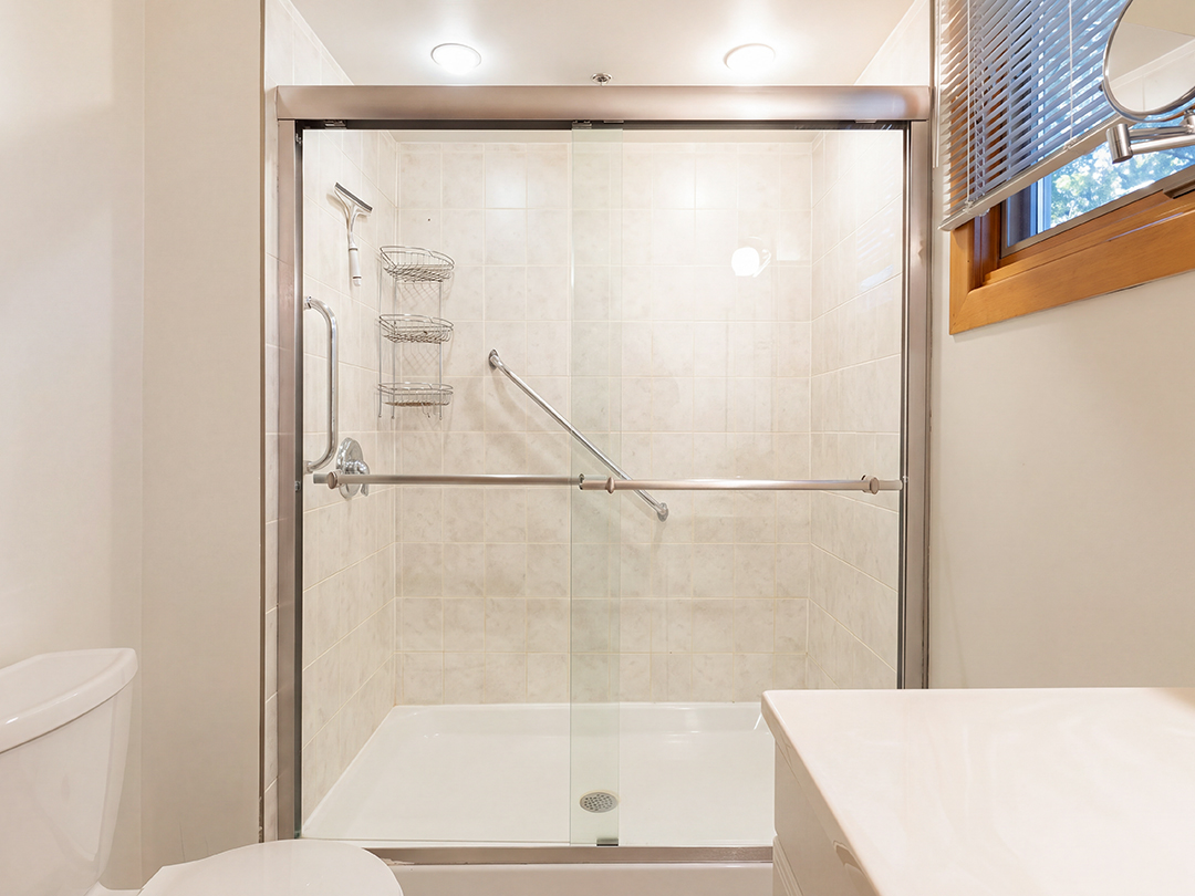 29-runnymede-road-port-colborne_18 3 piece upstairs bathroom with large shower