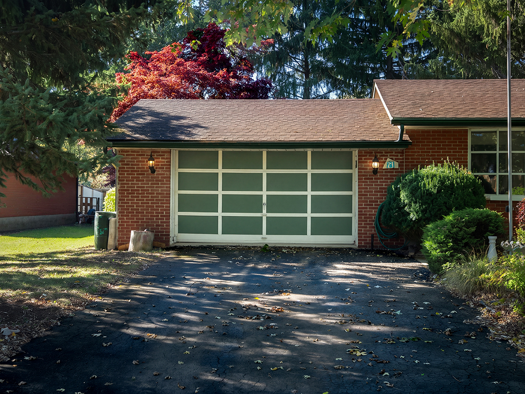 29-runnymede-road-port-colborne_37 exterior of attached garage