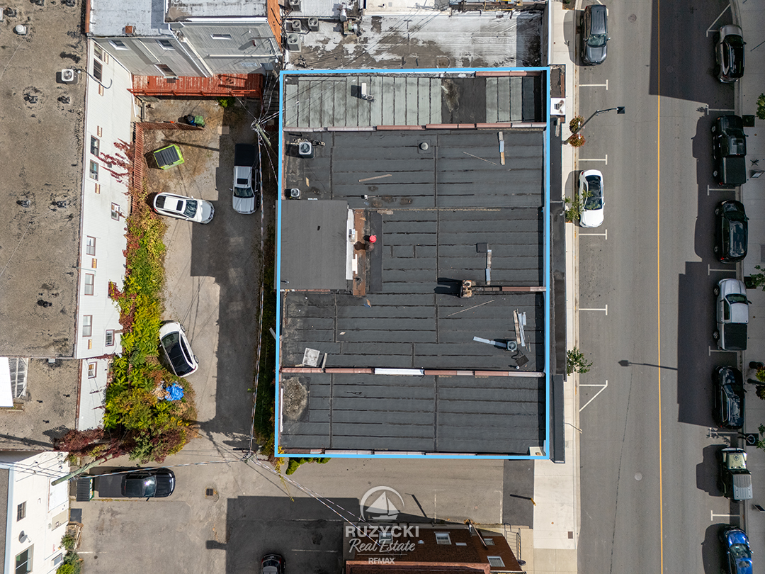 9-17-clarence-street-port-colborne_07 overhead view of downtown commercial building with approximate lot outlines/footprint